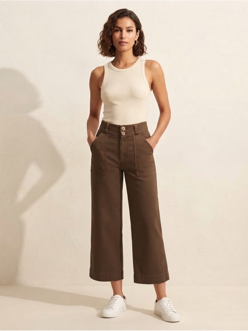 Sage & Fig Brown Cropped Wide-Leg Pants with Wood-Look Buttons